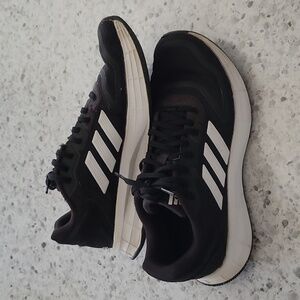 Adidas tennis shoes size 7